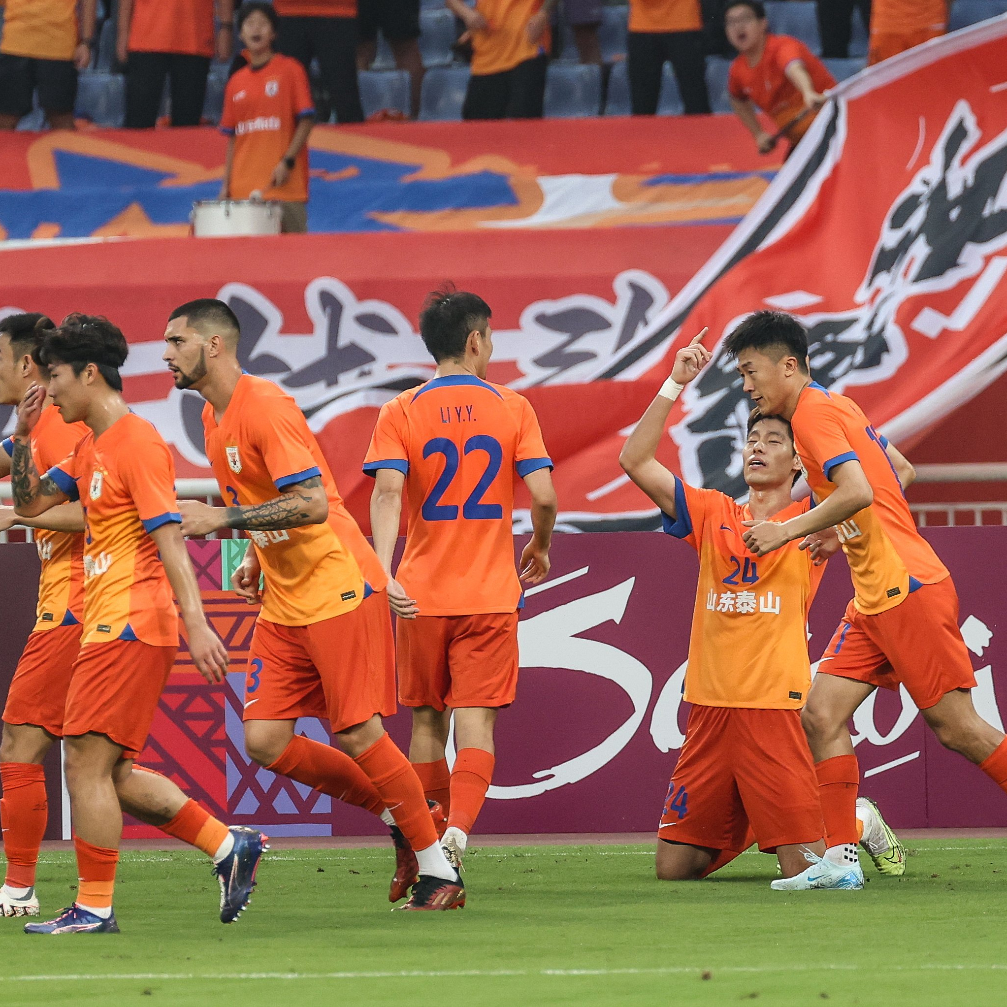 赛地聚焦：中超今晨热度飙升；AC米兰造点机会；信心回归；身体对抗强度拉满的简单介绍