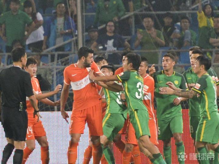 法兰克福赛后队长鼓劲;志在意大利杯名次提升;赛场秩序良好;年轻球员得到机会的简单介绍 法兰克福赛后队长鼓劲;志在意大利杯名次提升;赛场秩序良好;年轻球员得到机会的简单介绍