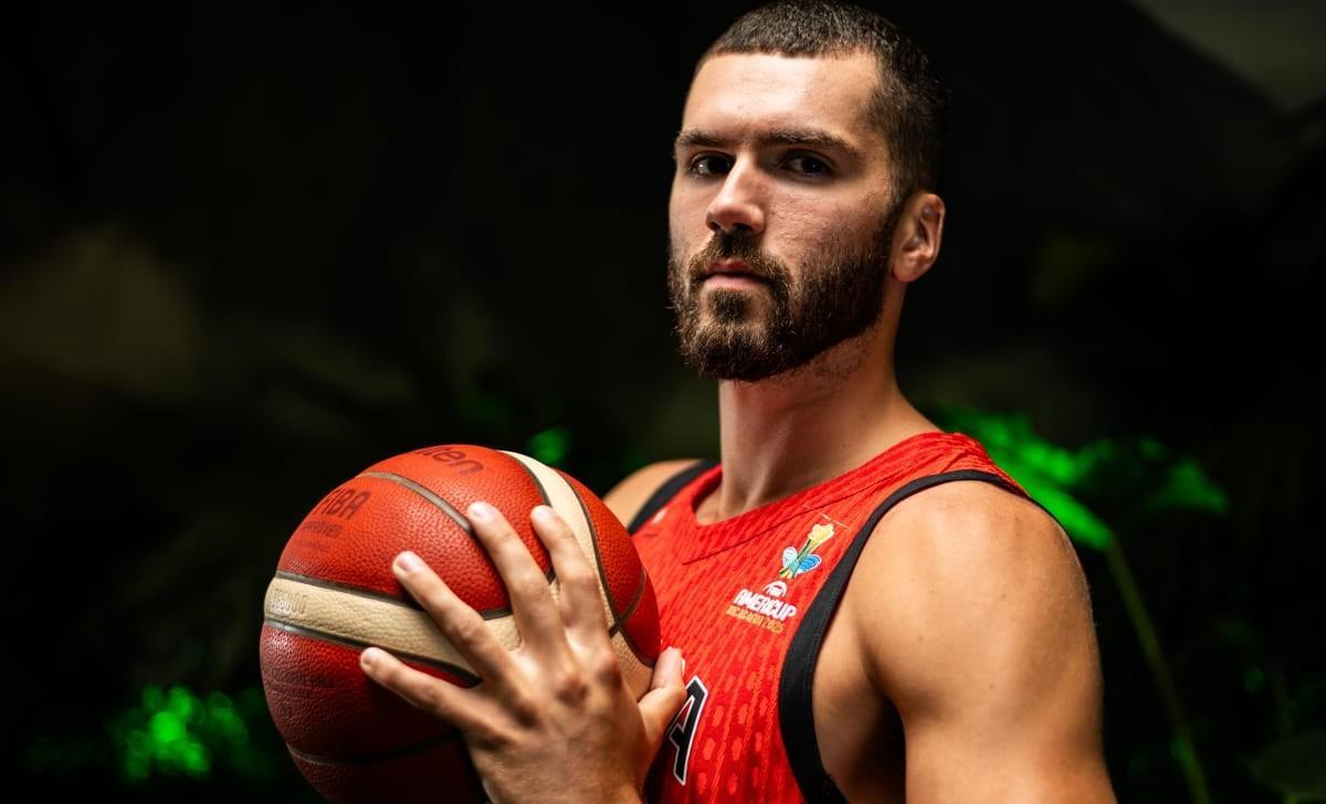 亚冠赛后走向成谜；洛杉矶快船战术微调；球迷炸锅；身体对抗强度拉满的简单介绍